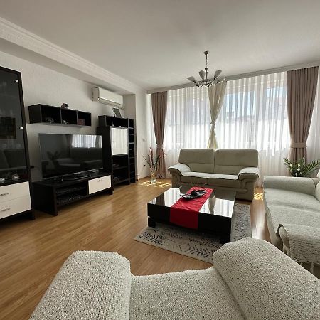 Spacious 3-Bedroom Condo Next To City Center พริสตีนา ภายนอก รูปภาพ