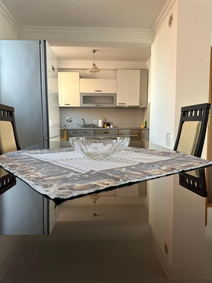 Spacious 3-Bedroom Condo Next To City Center พริสตีนา ภายนอก รูปภาพ