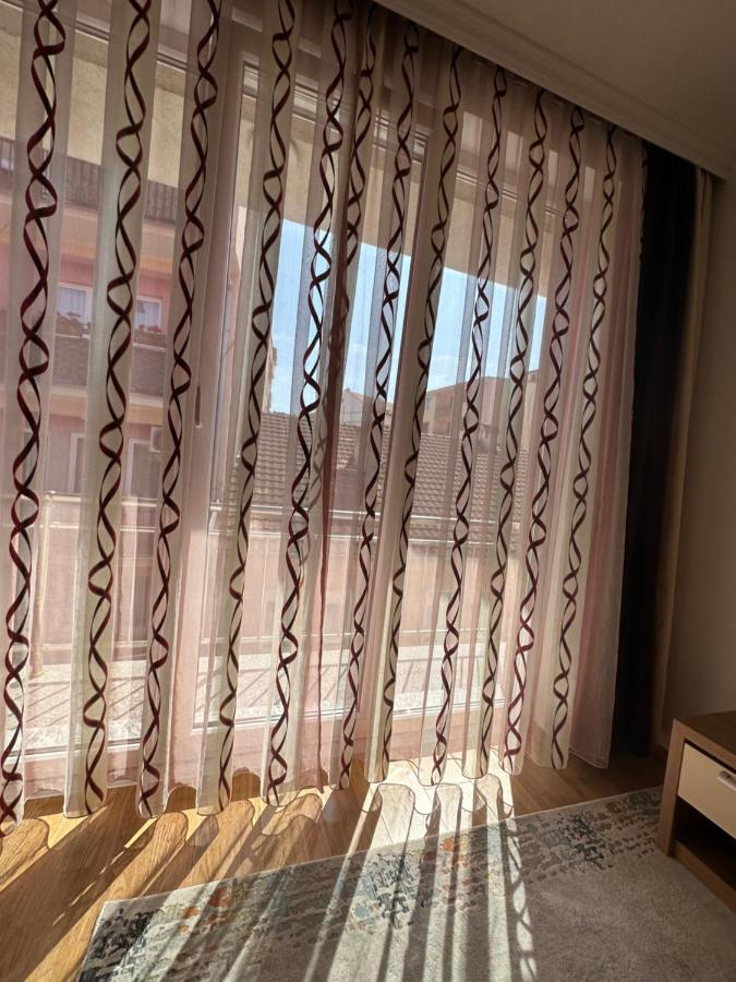 Spacious 3-Bedroom Condo Next To City Center พริสตีนา ภายนอก รูปภาพ