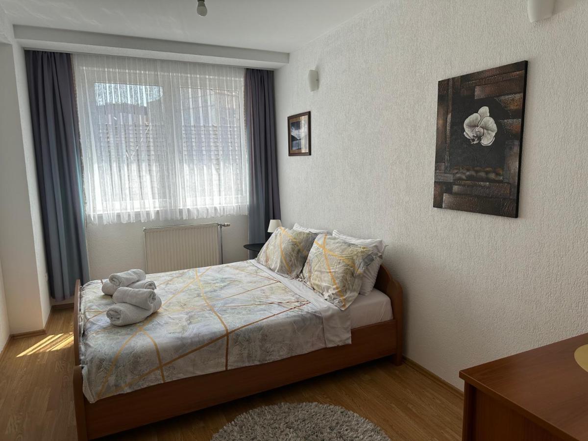 Spacious 3-Bedroom Condo Next To City Center พริสตีนา ภายนอก รูปภาพ