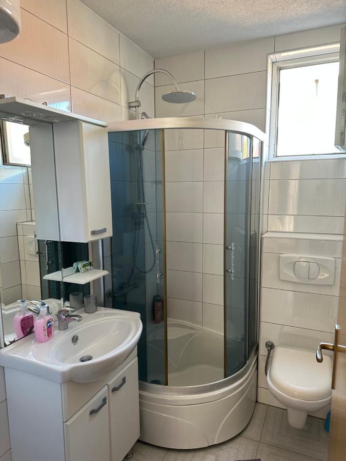 Spacious 3-Bedroom Condo Next To City Center พริสตีนา ภายนอก รูปภาพ