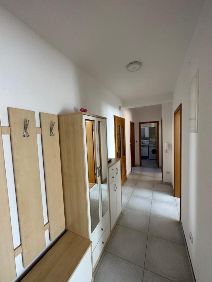 Spacious 3-Bedroom Condo Next To City Center พริสตีนา ภายนอก รูปภาพ