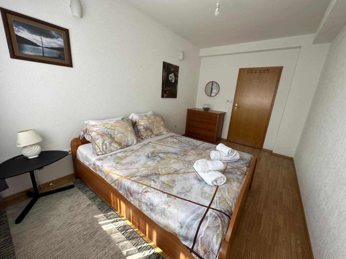 Spacious 3-Bedroom Condo Next To City Center พริสตีนา ภายนอก รูปภาพ
